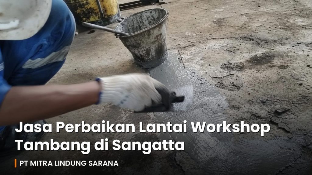 Pekerja menambal dan memperbaiki lantai beton workshop tambang dengan epoxy mortar di Sangatta