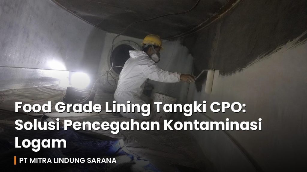 Pekerja lining food grade di dalam tangki CPO, ruang terbatas