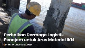 Pekerja PT Mitra Lindung Sarana memperbaiki pilar beton dermaga logistik di Penajam dengan mortar perbaikan